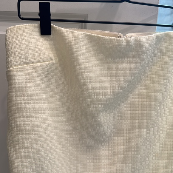 These Three Boutique Linen Ivory Strapless Top Medium - Picture 4 of 14